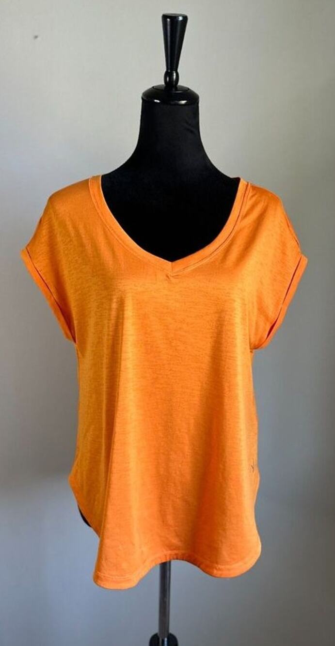 NWOT INDYEVA Lua V Neck Clementine  Short Sleeve T Shirt Size M